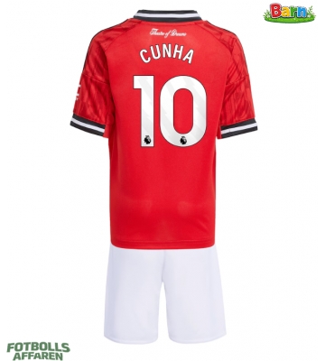 Manchester United Matheus Cunha #10 Hemmaställ Barn 2025-26 Kortärmad (+ Korta byxor)